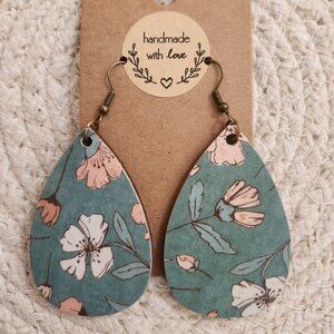 ~Handmade~ vintage style, boho, botanical earrings